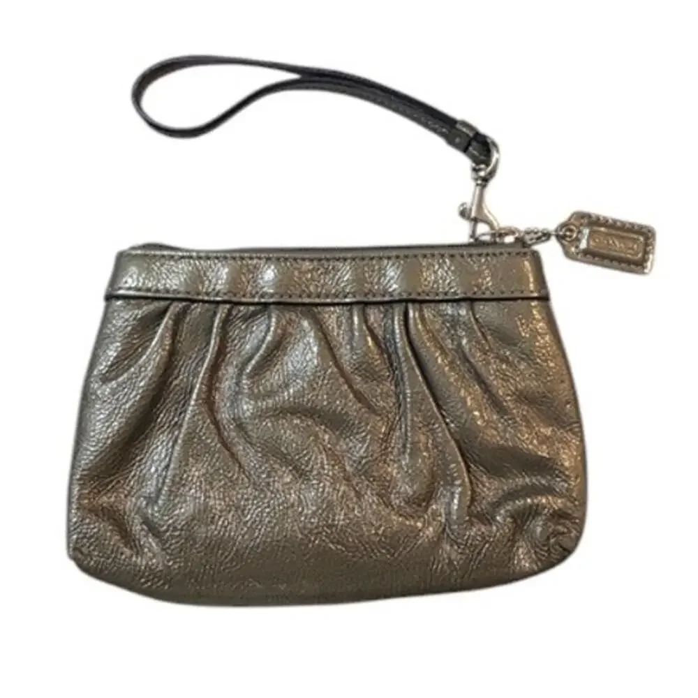 Coach Metallic Green Leather Wristlet – Silver-Tone Zip Clutch / Wallet